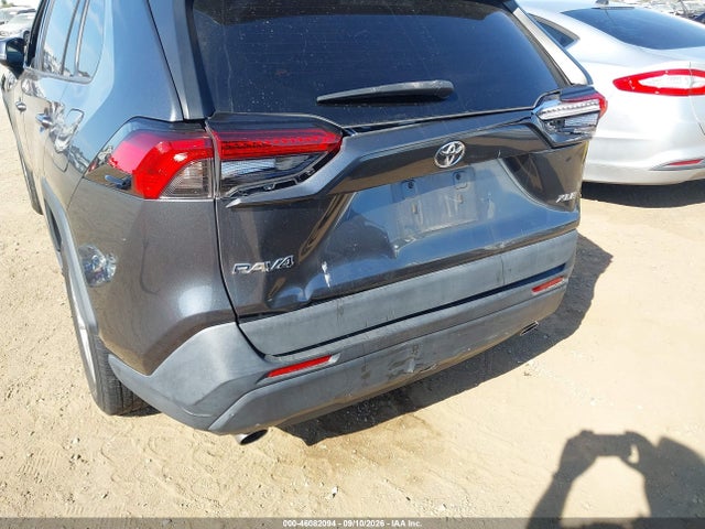 2021 TOYOTA RAV4 XLE 19