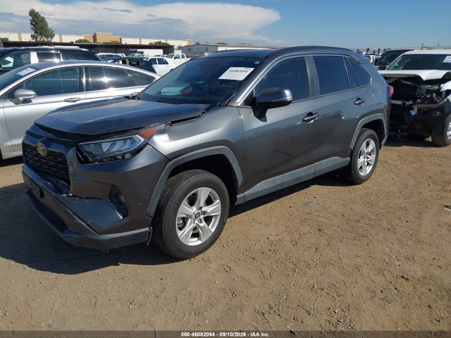 2021 TOYOTA RAV4 XLE 2