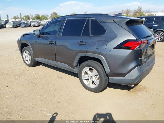 2021 TOYOTA RAV4 XLE 3