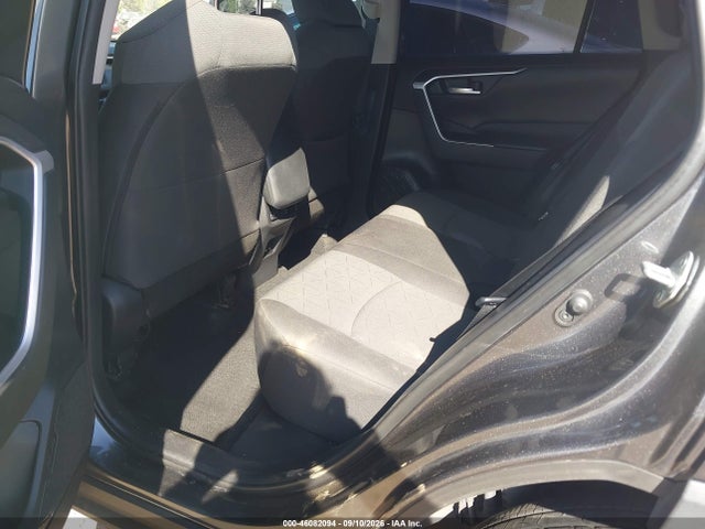 2021 TOYOTA RAV4 XLE 8