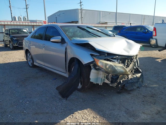 2014 TOYOTA CAMRY SE