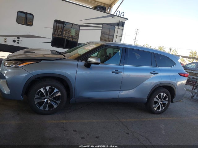 2022 TOYOTA HIGHLANDER XLE 14