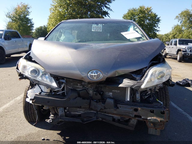 2017 TOYOTA SIENNA XLE 8 PASSENGER 12
