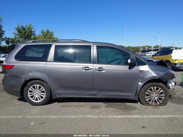 2017 TOYOTA SIENNA XLE 8 PASSENGER 13