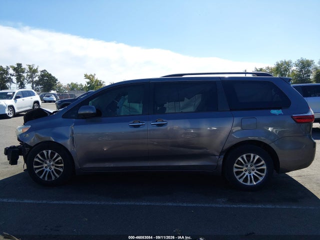 2017 TOYOTA SIENNA XLE 8 PASSENGER 14