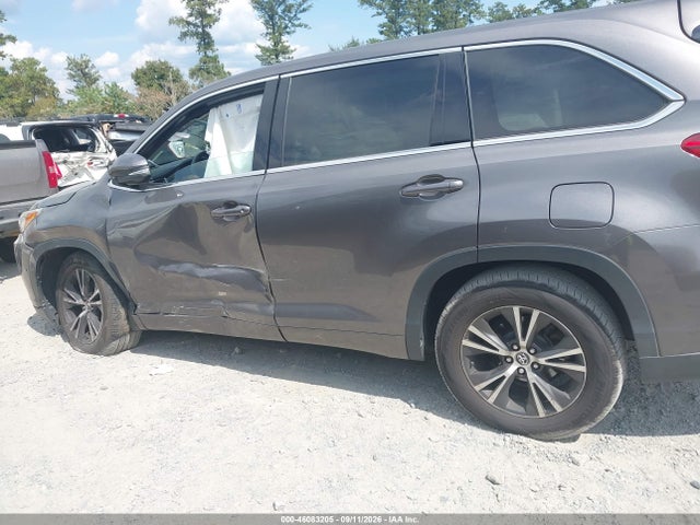 2017 TOYOTA HIGHLANDER LE 14
