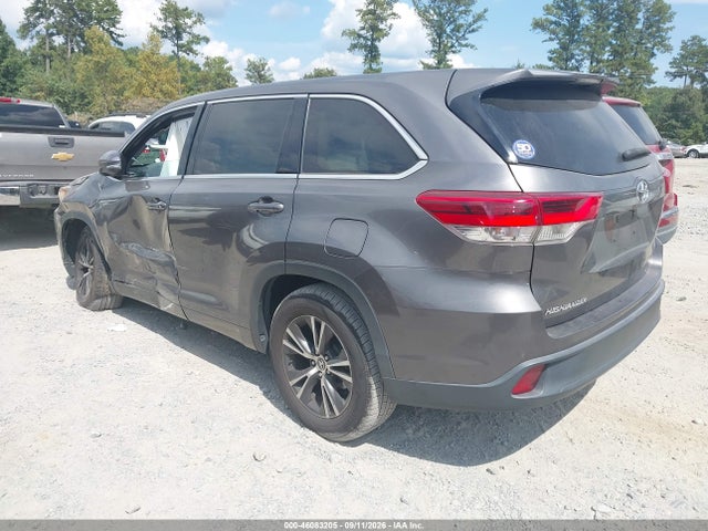 2017 TOYOTA HIGHLANDER LE 3