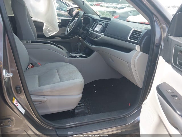 2017 TOYOTA HIGHLANDER LE 5