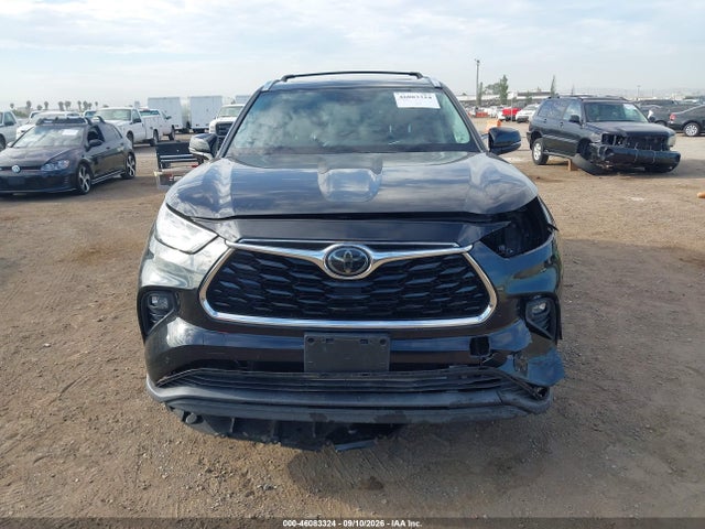 2021 TOYOTA HIGHLANDER LIMITED 13