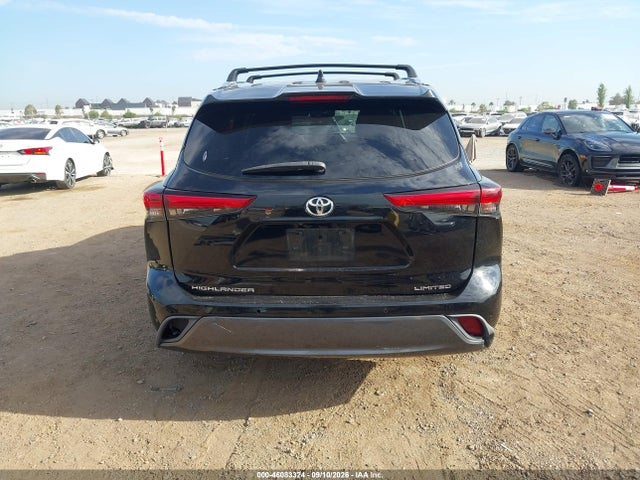 2021 TOYOTA HIGHLANDER LIMITED 17