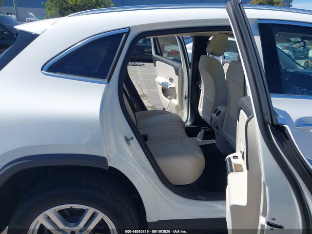 2022 MERCEDES-BENZ GLA 250 4MATIC 8
