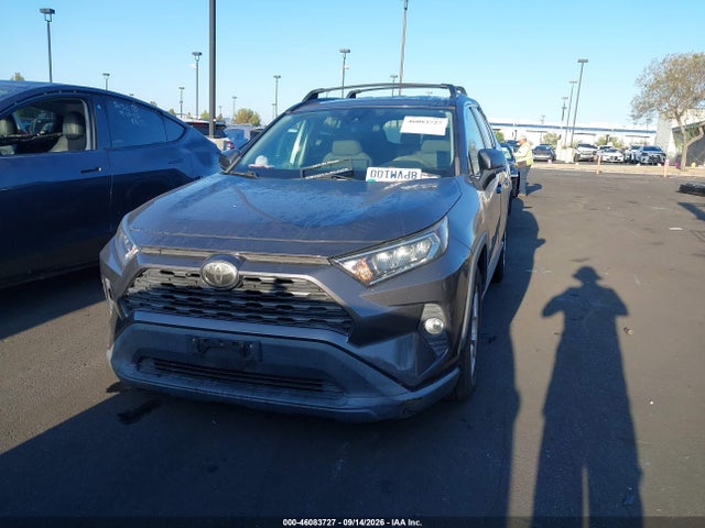 2020 TOYOTA RAV4 XLE 12