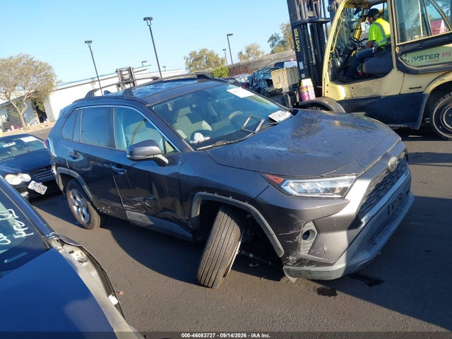 2020 TOYOTA RAV4 XLE 13