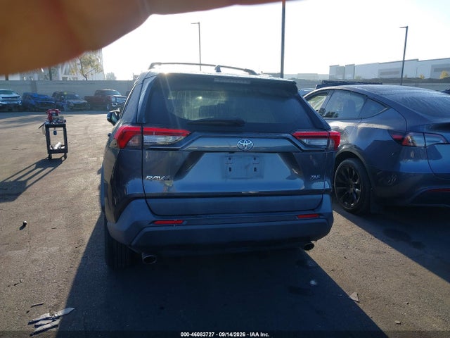 2020 TOYOTA RAV4 XLE 16