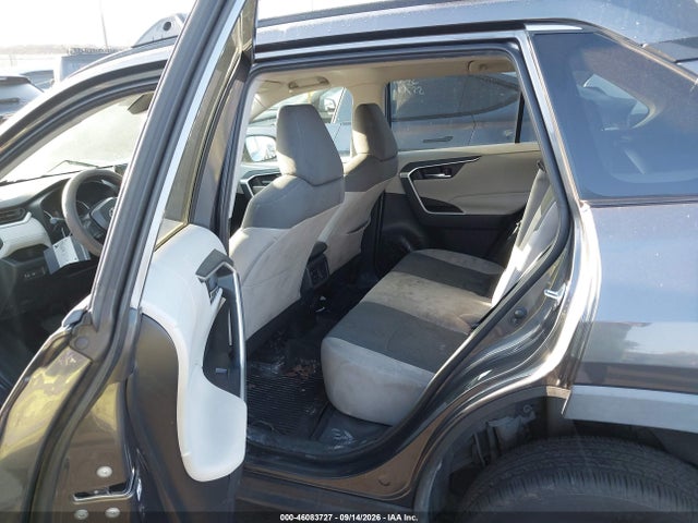 2020 TOYOTA RAV4 XLE 8