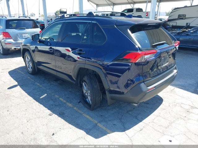 2022 TOYOTA RAV4 XLE 3