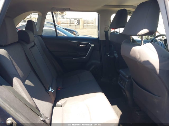2022 TOYOTA RAV4 XLE 8