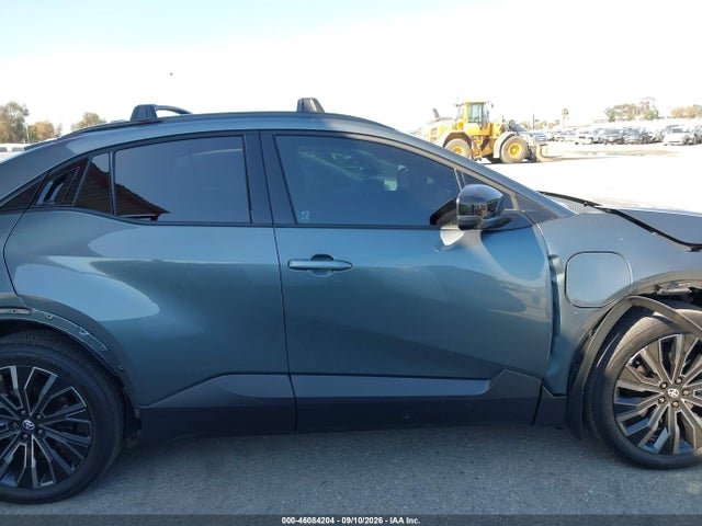 2026 TOYOTA C-HR XSE 13