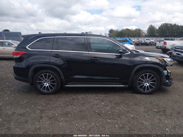 2017 TOYOTA HIGHLANDER SE 14
