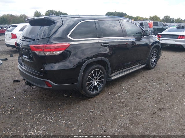 2017 TOYOTA HIGHLANDER SE 4