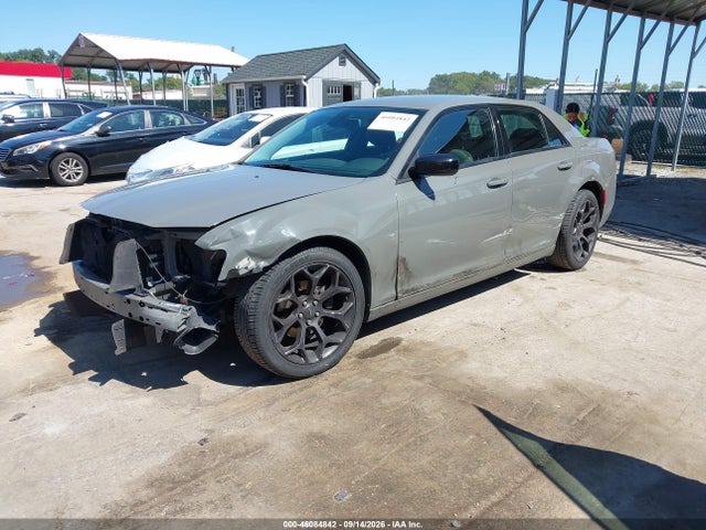 2019 CHRYSLER 300 TOURING 2