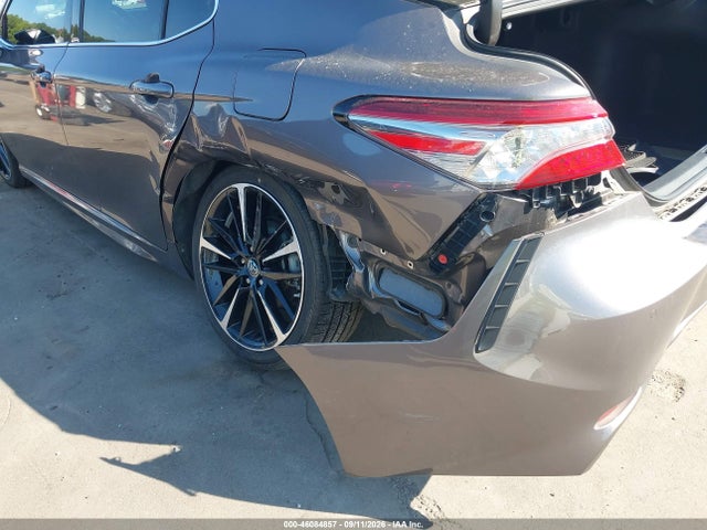 2018 TOYOTA CAMRY XSE 6