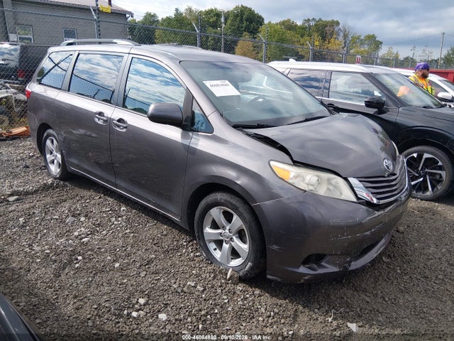 2017 TOYOTA SIENNA LE 8 PASSENGER
