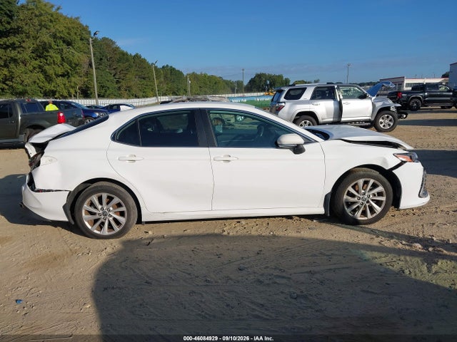 2022 TOYOTA CAMRY LE 12