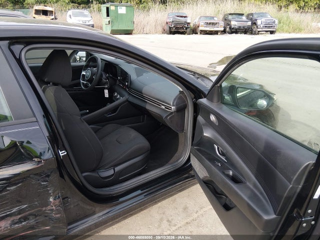 2022 HYUNDAI ELANTRA SE 5