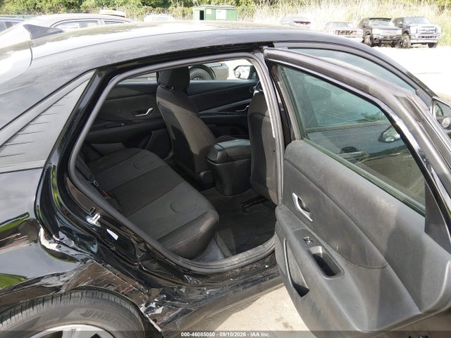 2022 HYUNDAI ELANTRA SE 8