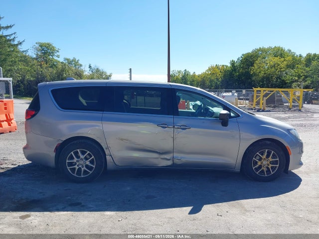 2017 CHRYSLER PACIFICA TOURING 13