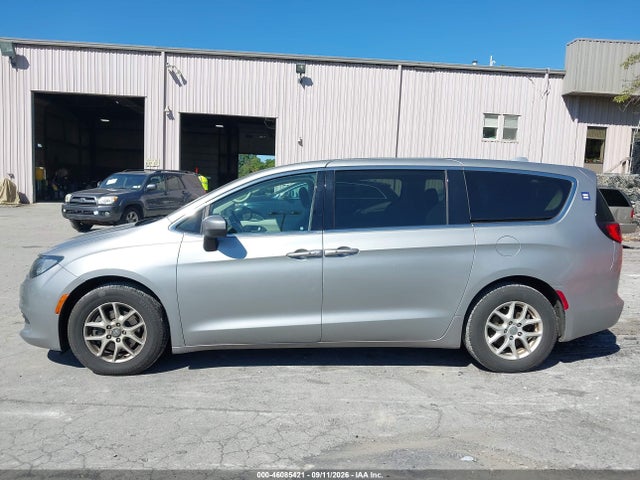 2017 CHRYSLER PACIFICA TOURING 14