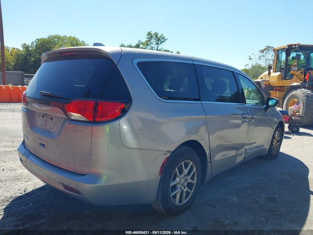 2017 CHRYSLER PACIFICA TOURING 4