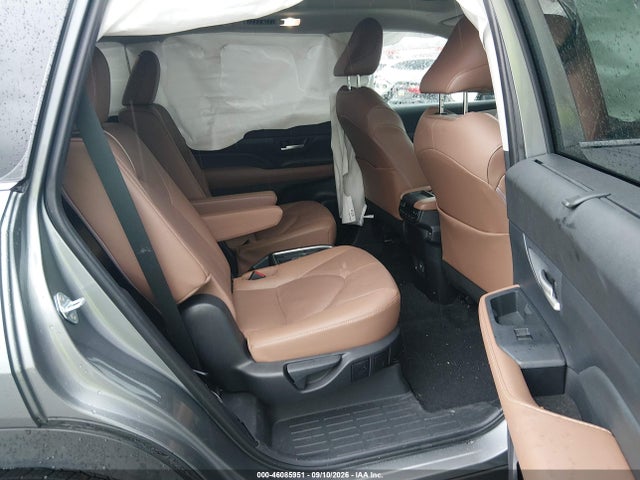 2026 TOYOTA GRAND HIGHLANDER PLATINUM 8