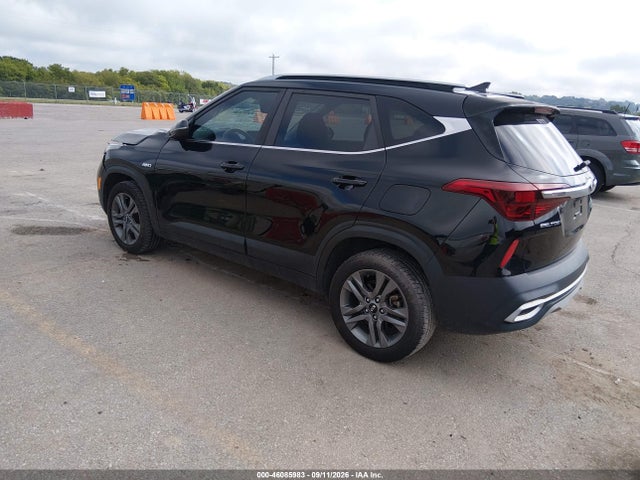 2021 KIA SELTOS S 3