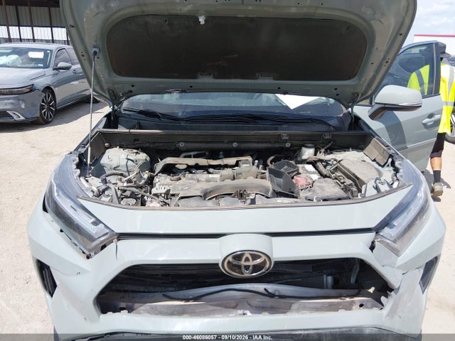 2022 TOYOTA RAV4 XLE 10