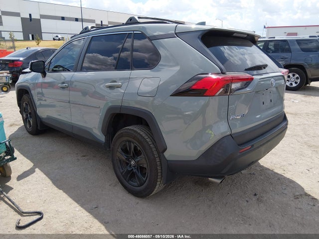 2022 TOYOTA RAV4 XLE 3