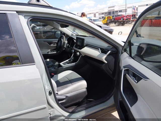 2022 TOYOTA RAV4 XLE 5
