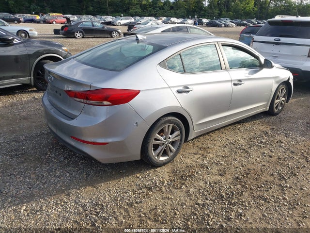 2017 HYUNDAI ELANTRA SE 4