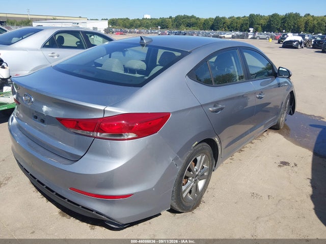 2017 HYUNDAI ELANTRA SE 4