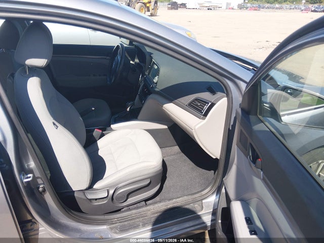 2017 HYUNDAI ELANTRA SE 5