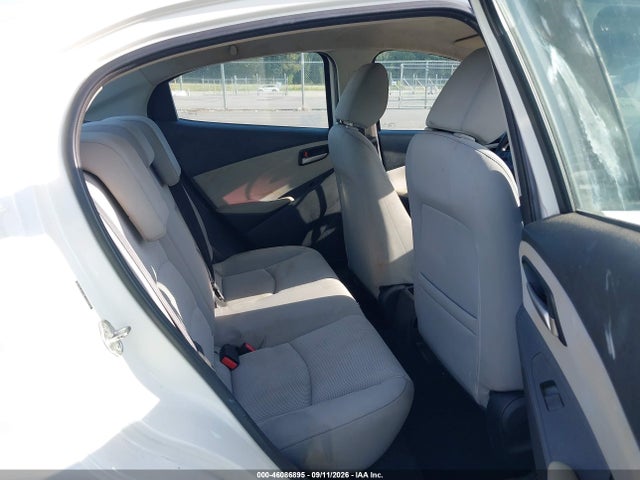 2019 TOYOTA YARIS L 8