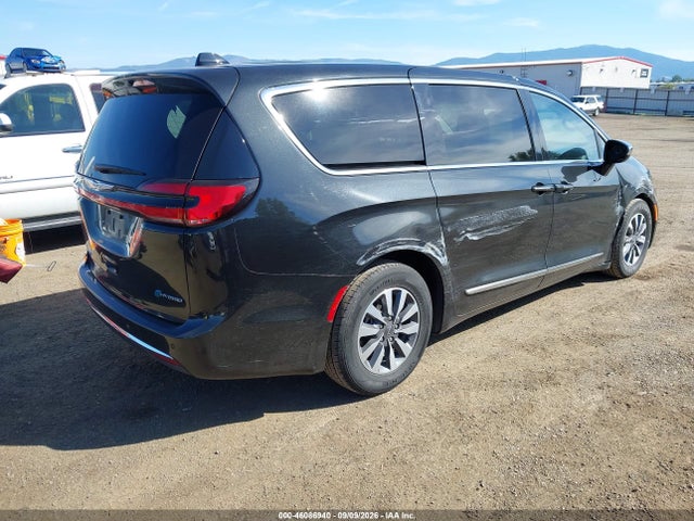 2023 CHRYSLER PACIFICA HYBRID LIMITED 4