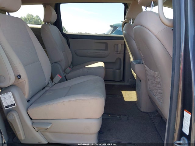2017 KIA SEDONA LX 8