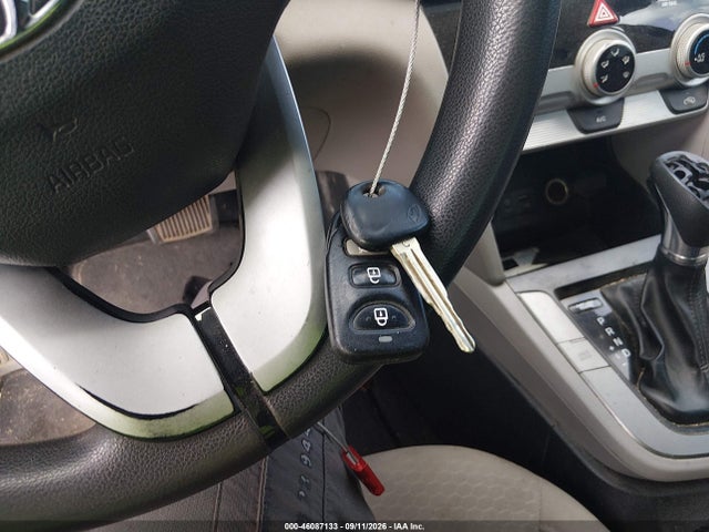 2019 HYUNDAI ELANTRA SE 11