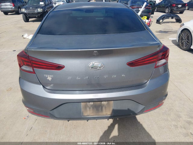 2019 HYUNDAI ELANTRA SE 16