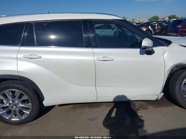 2021 TOYOTA HIGHLANDER LIMITED 13