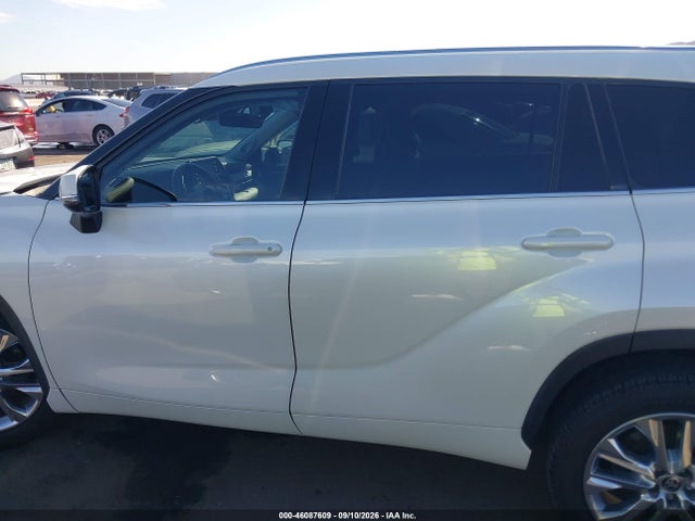 2021 TOYOTA HIGHLANDER LIMITED 14