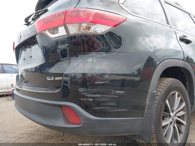 2019 TOYOTA HIGHLANDER XLE 17