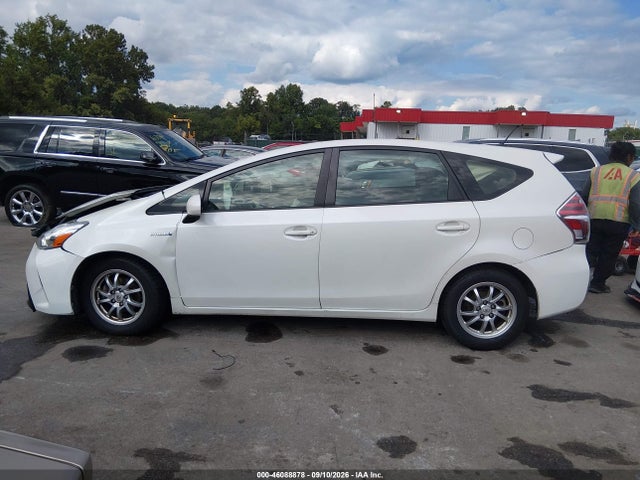 2017 TOYOTA PRIUS V FOUR 14